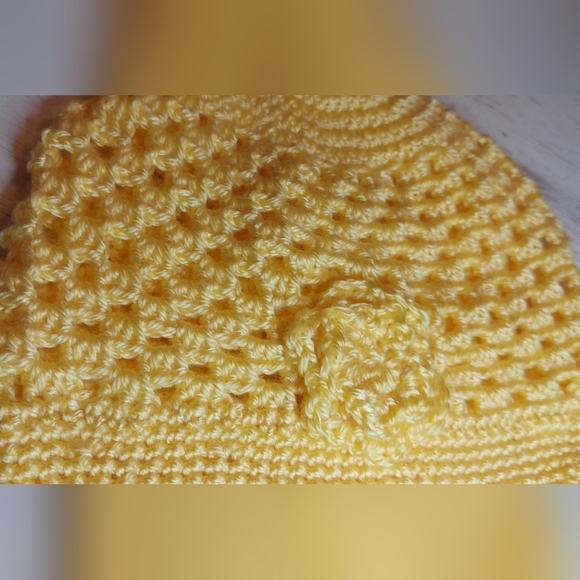 Pretty Yellow Adult Beanie Handmade Crochet Hat Winter Christmas Gift Warm - Picture 6 of 7